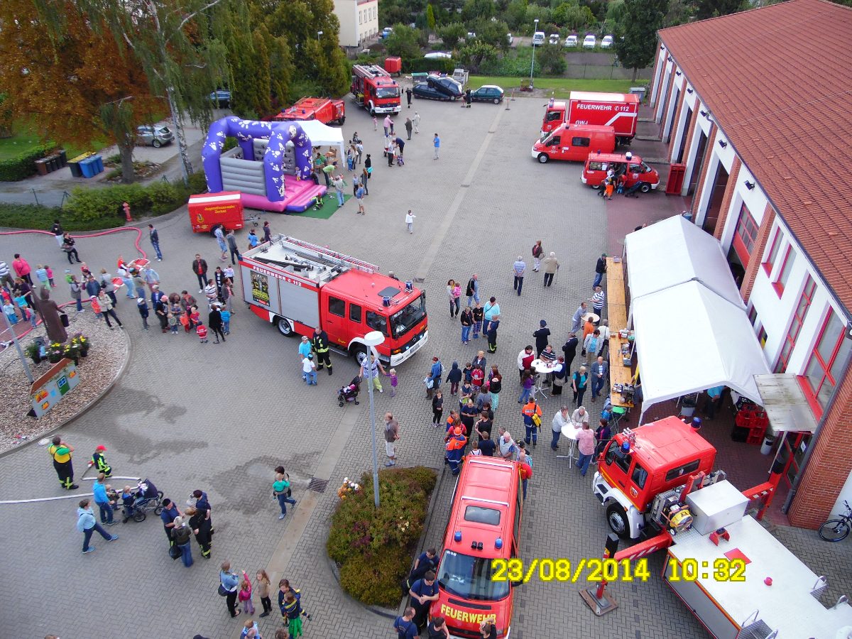 Tag der offenen Tür 2014 auf dem Hof des Gerätehauses